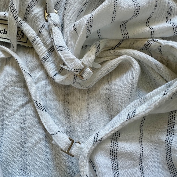 Abercrombie & Fitch - Embroidered One-Shoulder Ruffle Top - Picture 5 of 9